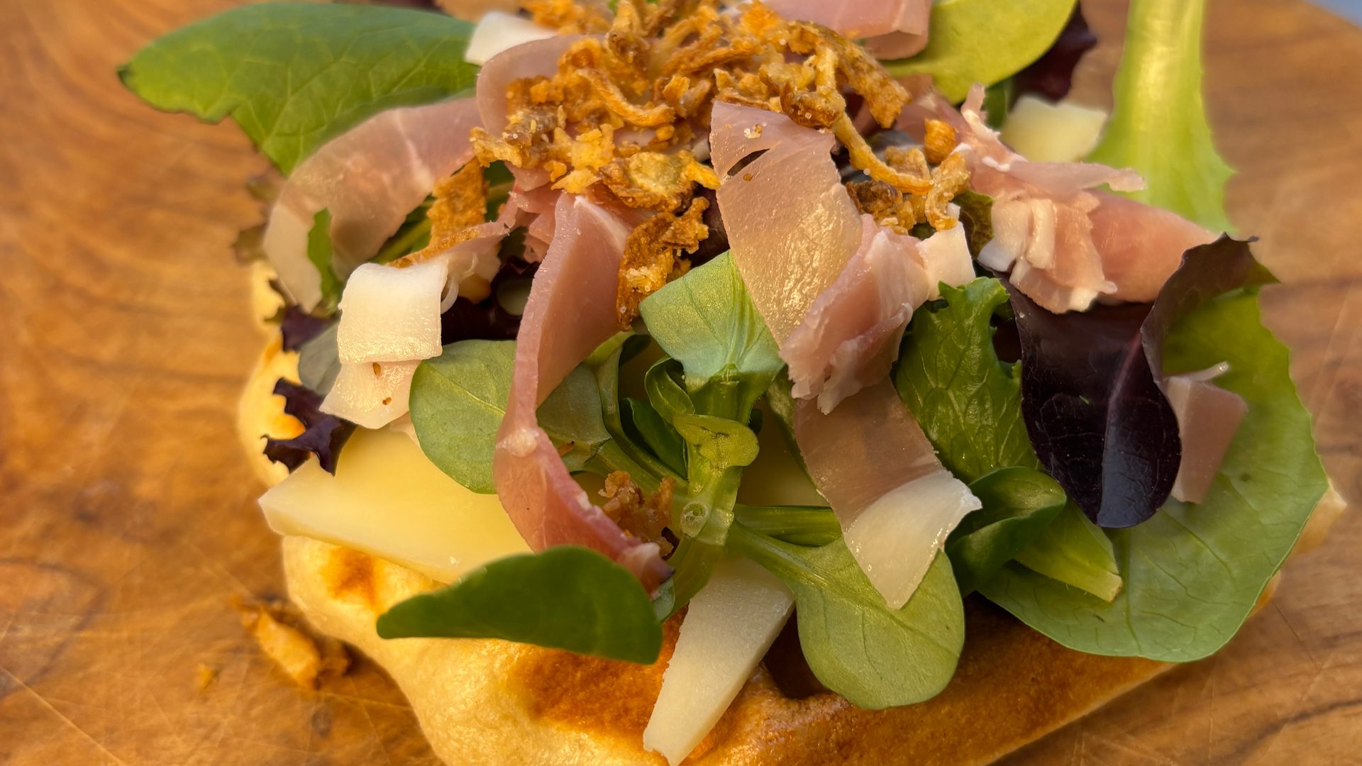 la Basque : avec tomme de brebis et jambon cuit, une valeur sûre pleine de goût